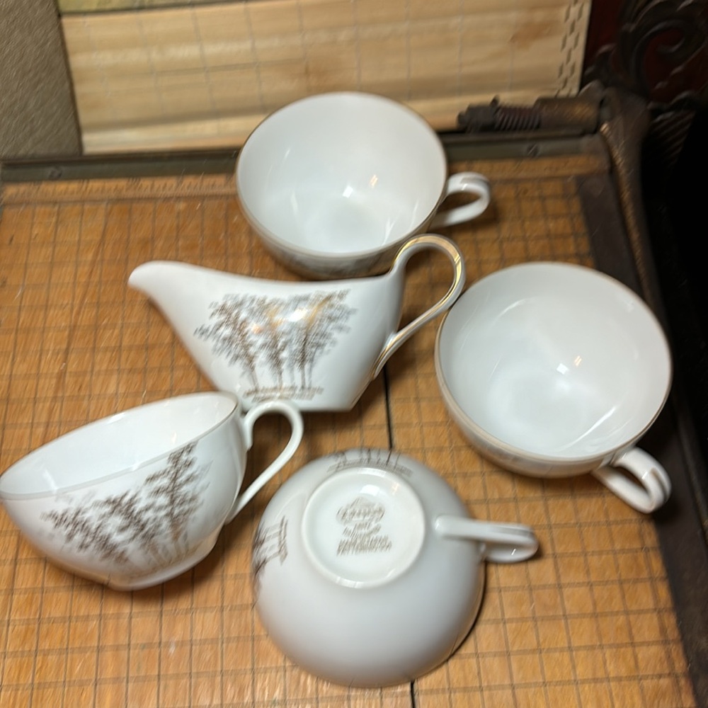 Arita Japan Fukagawa Creamer w 4 Tea Coffee Cups Gold Bamboo on White EVC